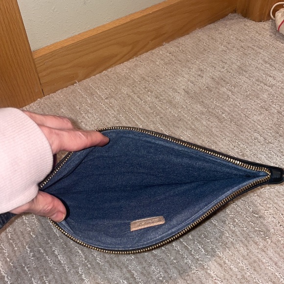 Clare V. Clutch in EUC. Love the genuine leather color combination. 8x11.5” - Picture 3 of 3